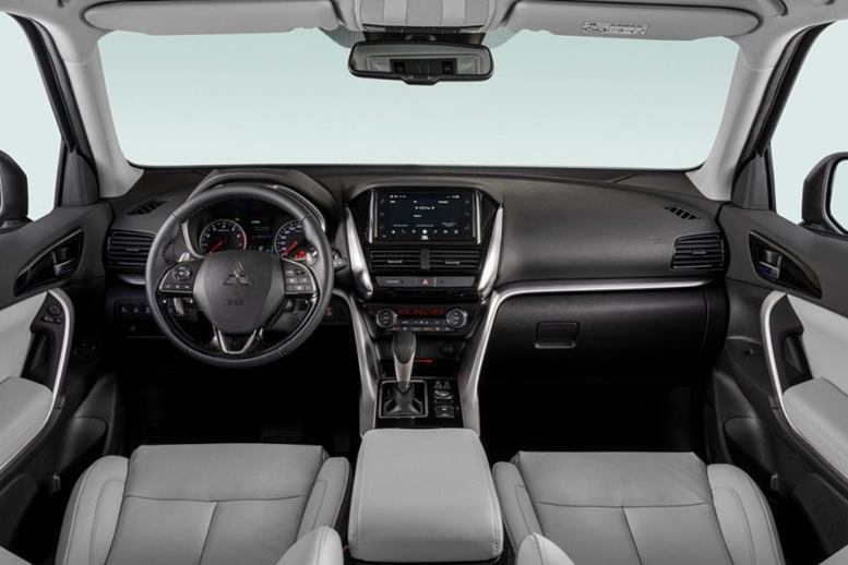 eclipse cross 2023 interior painel