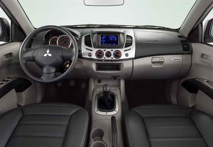mitsubishi l200 triton HLS Chrome edition interior