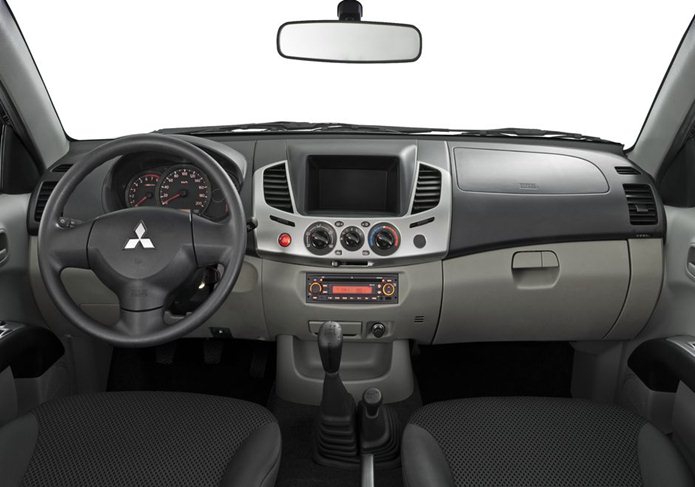 mitsubishi l200 triton glx 2018 interior painel