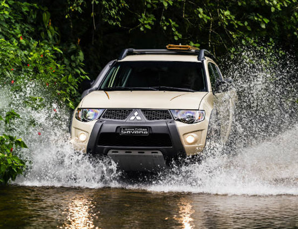 mitsubishi l200 triton savana 20 anos