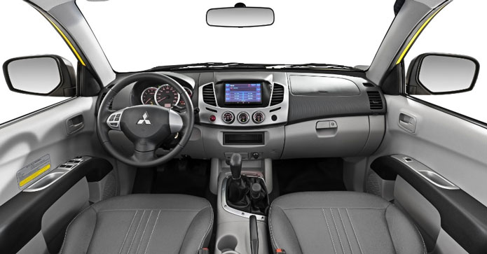 interior l200 triton savana 2013