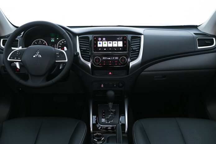 mitsubishi l200 triton sport hpe s 2019 interior