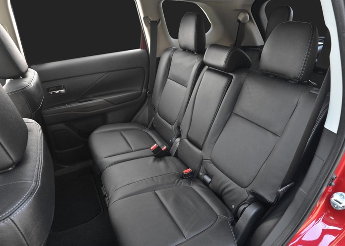 novo mitsubishi outlander 2016 interior banco traseiro