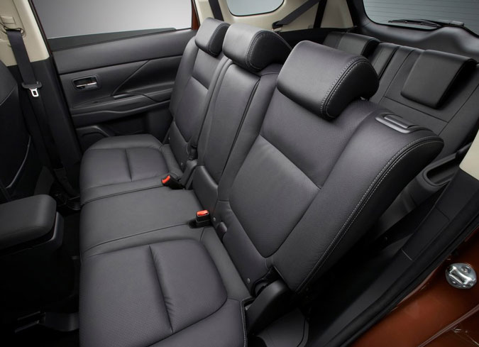 mitsubishi outlander 2013 interior banco traseiro