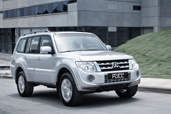 mitsubishi pajero full 2012 interior