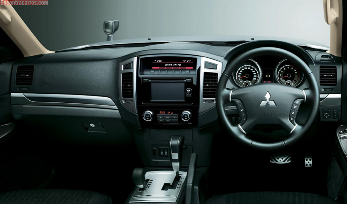 mitsubishi pajero 2015 interior