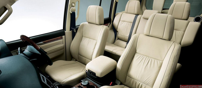 mitsubishi pajero full 2015 interior