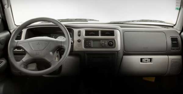 interior mitsubishi pajero hd