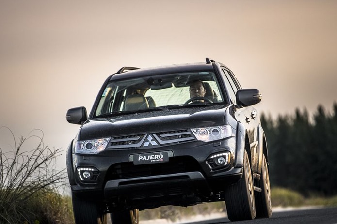 mitsubishi pajero hpe s