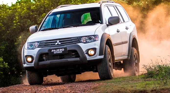 mitsubishi pajero outdoor