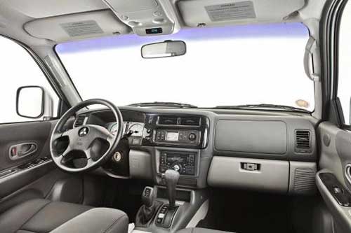 interior pajero sport 2009