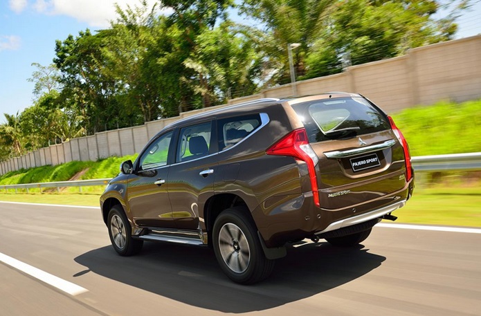 mitsubishi pajero sport 2016 traseira