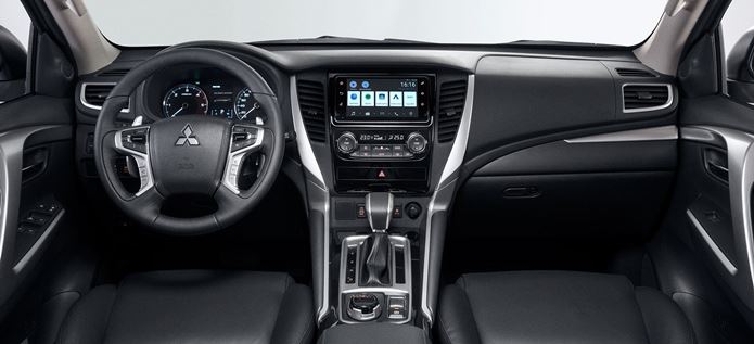 novo pajero sport 2020 interior painel