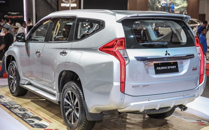 novo pajero sport 2020 traseira