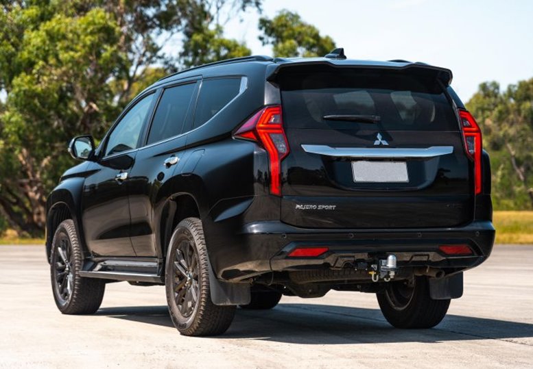 pajero sport 2023 traseira rear view