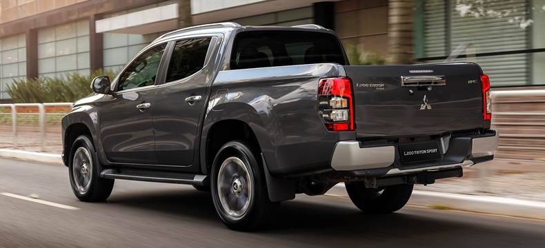 l200 triton sport 2021 traseira