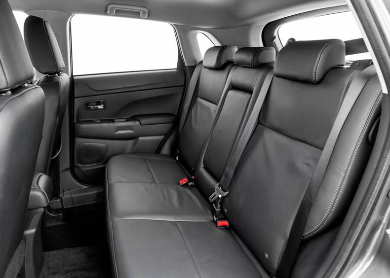 mitsubishi outlander sport interior banco traseiro