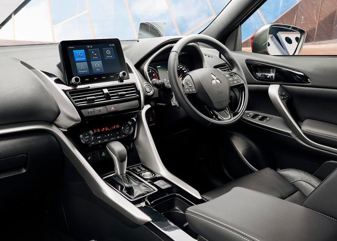 novo eclipse cross 2022 interior