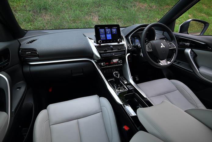 eclipse cross 2022 interior painel