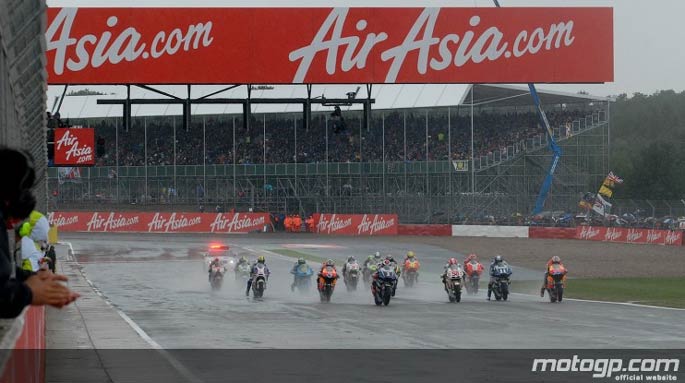 motogp silverstoner 2011 largada