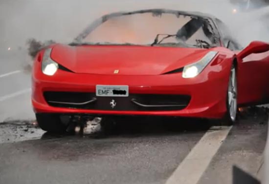 ferrari 458 italia pega fogo em são paulo / ferrari 458 italia on fire sao paulo brazil