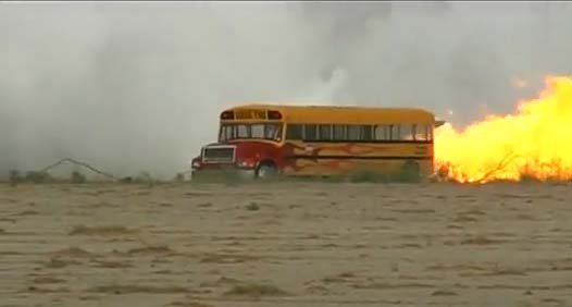 onibus escolar a jato / school bus jet powered