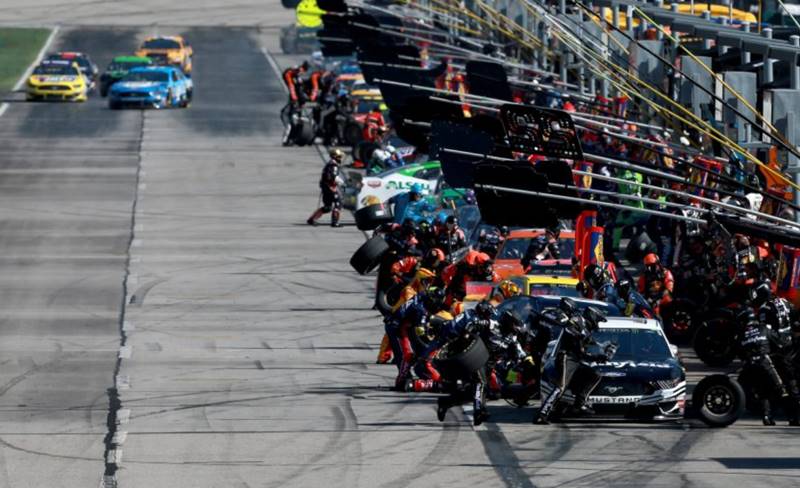 nascar atlanta 2019 pit stop