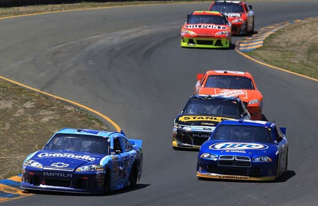 nascar 2011 sonoma juan motoya e brad kaselowski