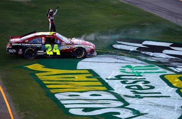 jeff gordon nascar phoenix 2011