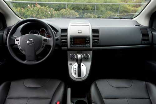 interior nissan sentra 2010