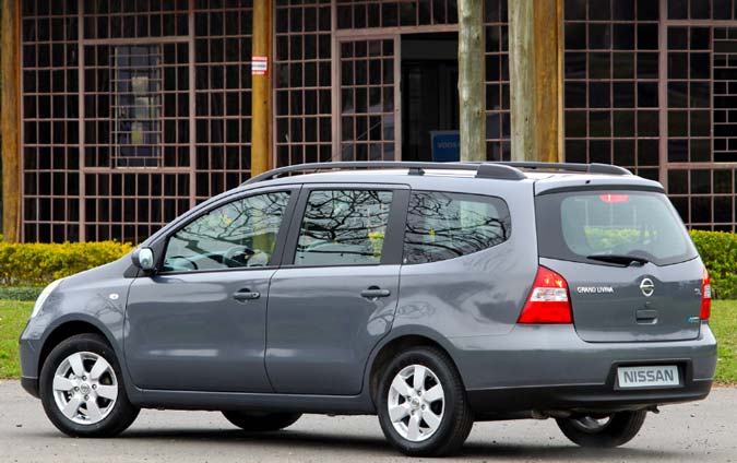 nissan grand livina 2011 traseira