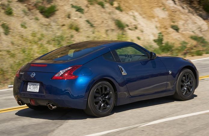 Nissan 370Z 2019 ganha edição Heritage com visual