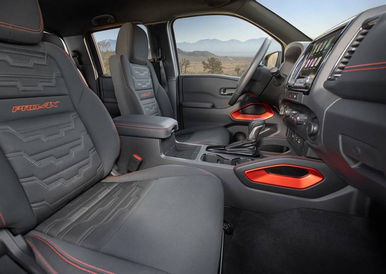 nissan frontier 2022 interior bancos