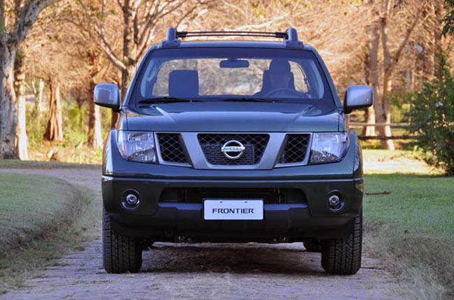 nissan frontier attack 2012 traseira