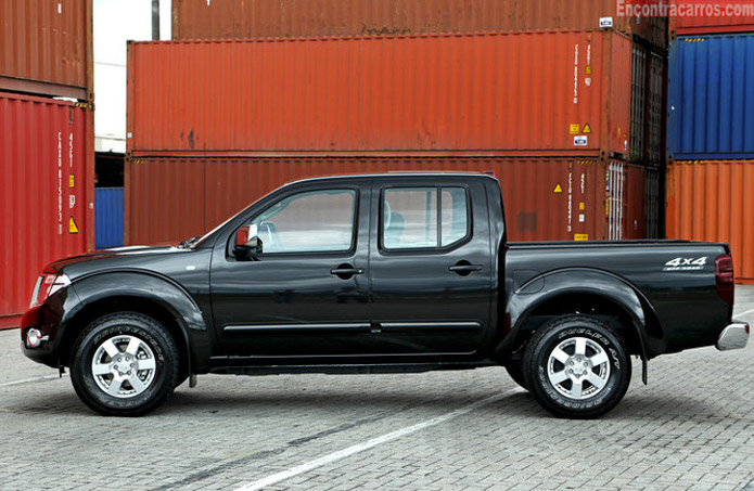 nissan frontier platinum lateral