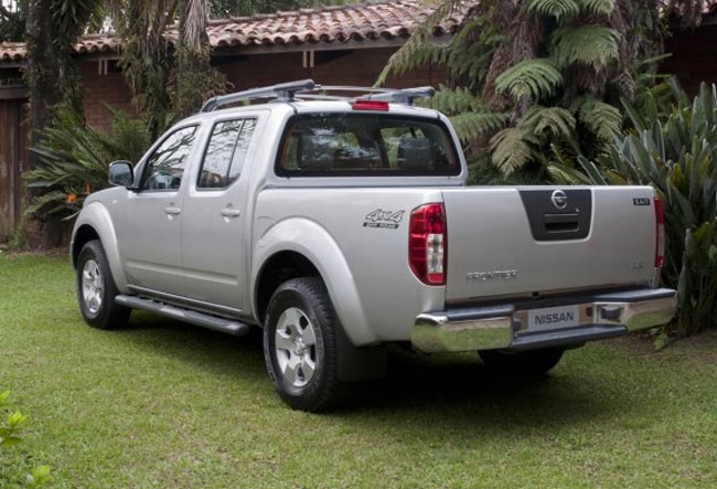 nissan frontier traseira