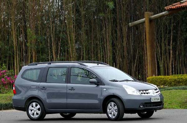 nissan grand livina 2011