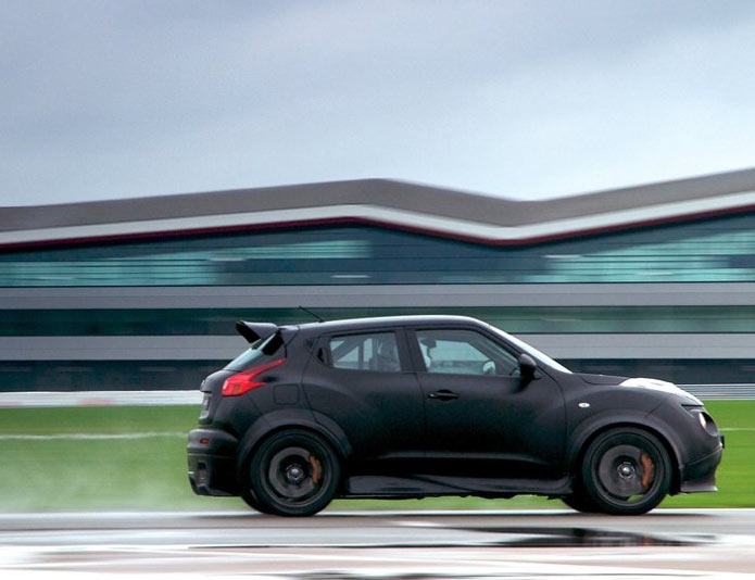 nissan juke r traseira