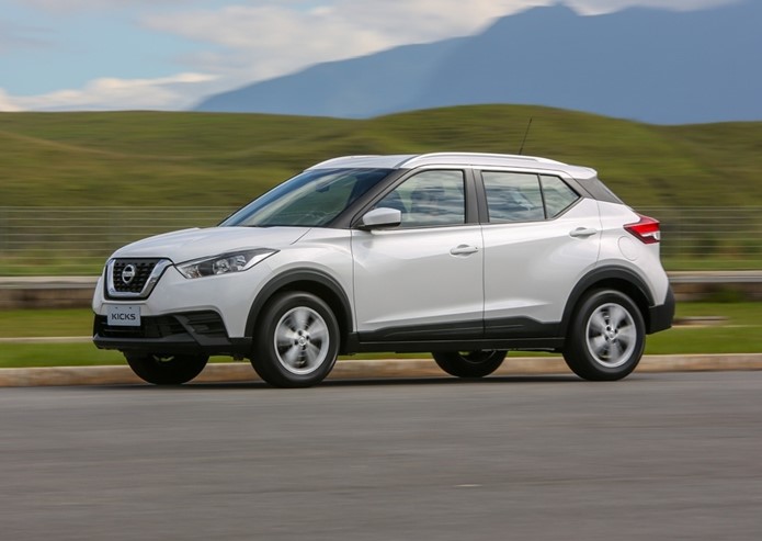 nissan kicks S 2018