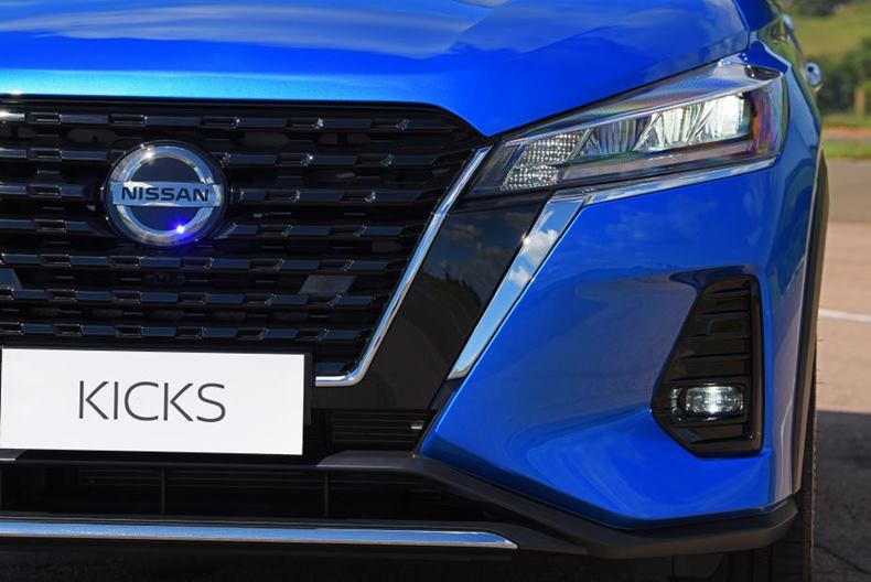 nissan kicks 2023