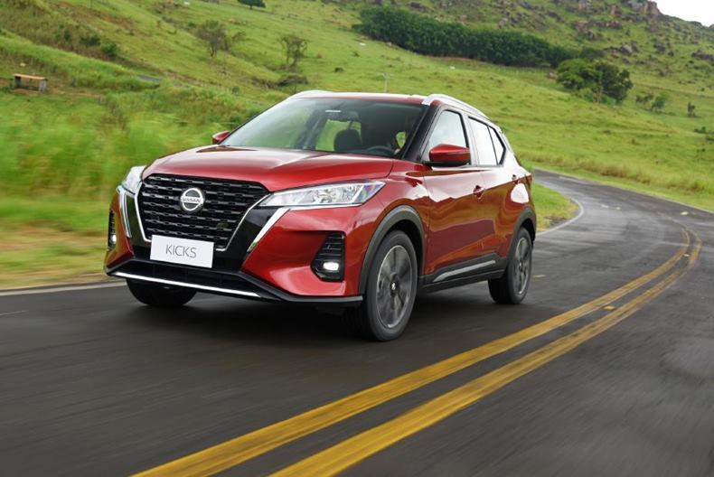 nissan kicks 2023