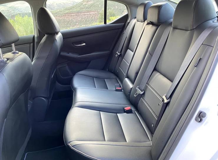 novo sentra 2022 interior banco traseiro