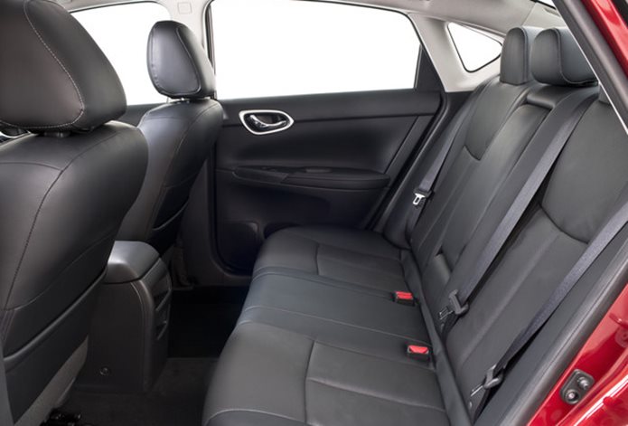 novo sentra 2017 interior banco traseiro