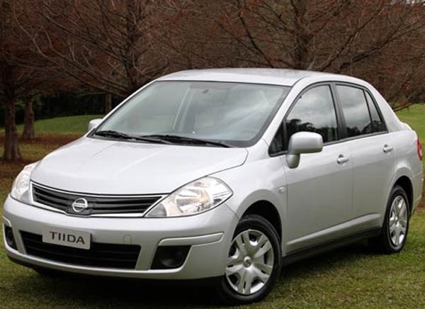 nissan tiida sedan 2011