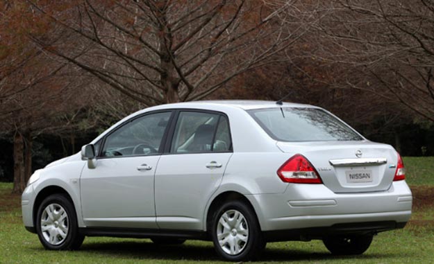 nissan tiida sedan 2011