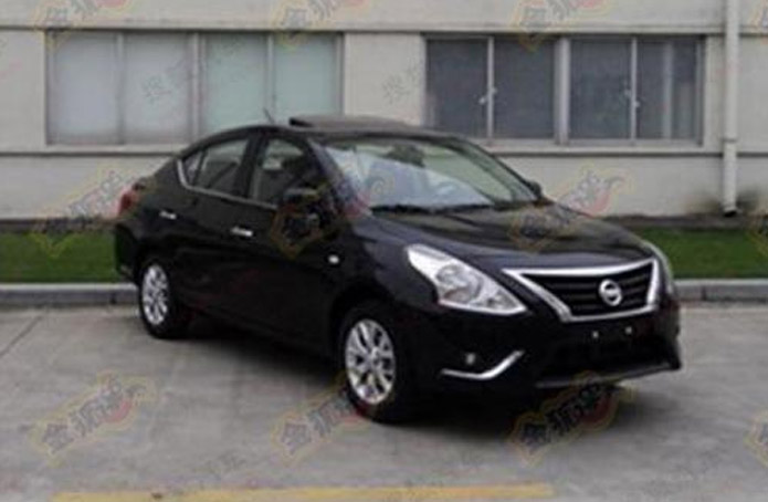 nissan versa 2015