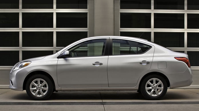 nissan versa / nissan sunny 2012