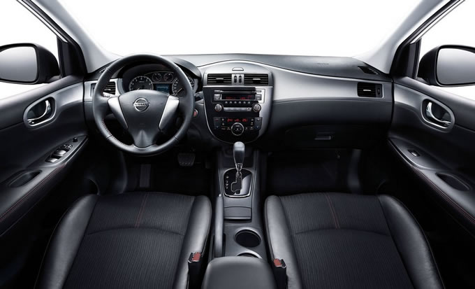 interior novo nissan tiida