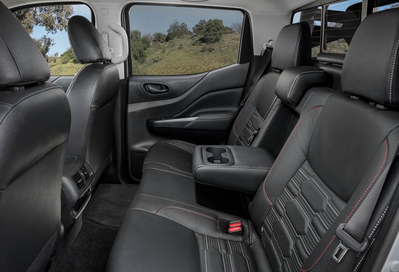 nissan frontier 2021/2022 interior banco traseiro