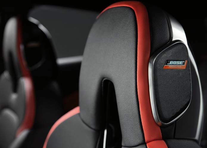 nissan juke 2020 interior sistema de som Bose com alto falante no encosto de cabeça